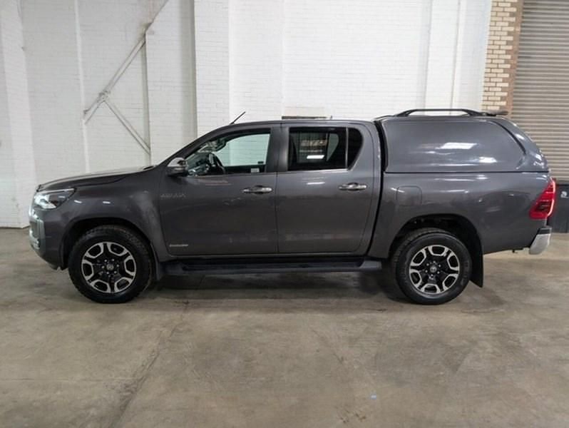 Used Toyota HiLux 148 HP (108 kW) 2021 Grey Pickup