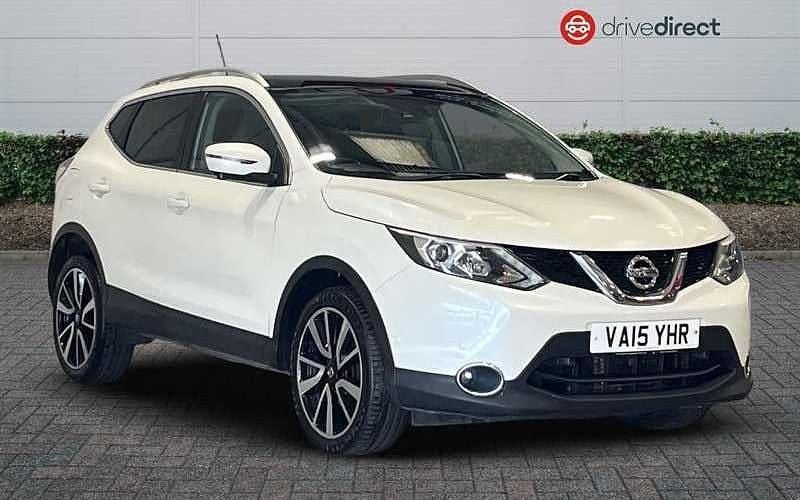 White Used 2015 Nissan Qashqai Tekna SUV | £10,491 (Fair price) - Image 1/4