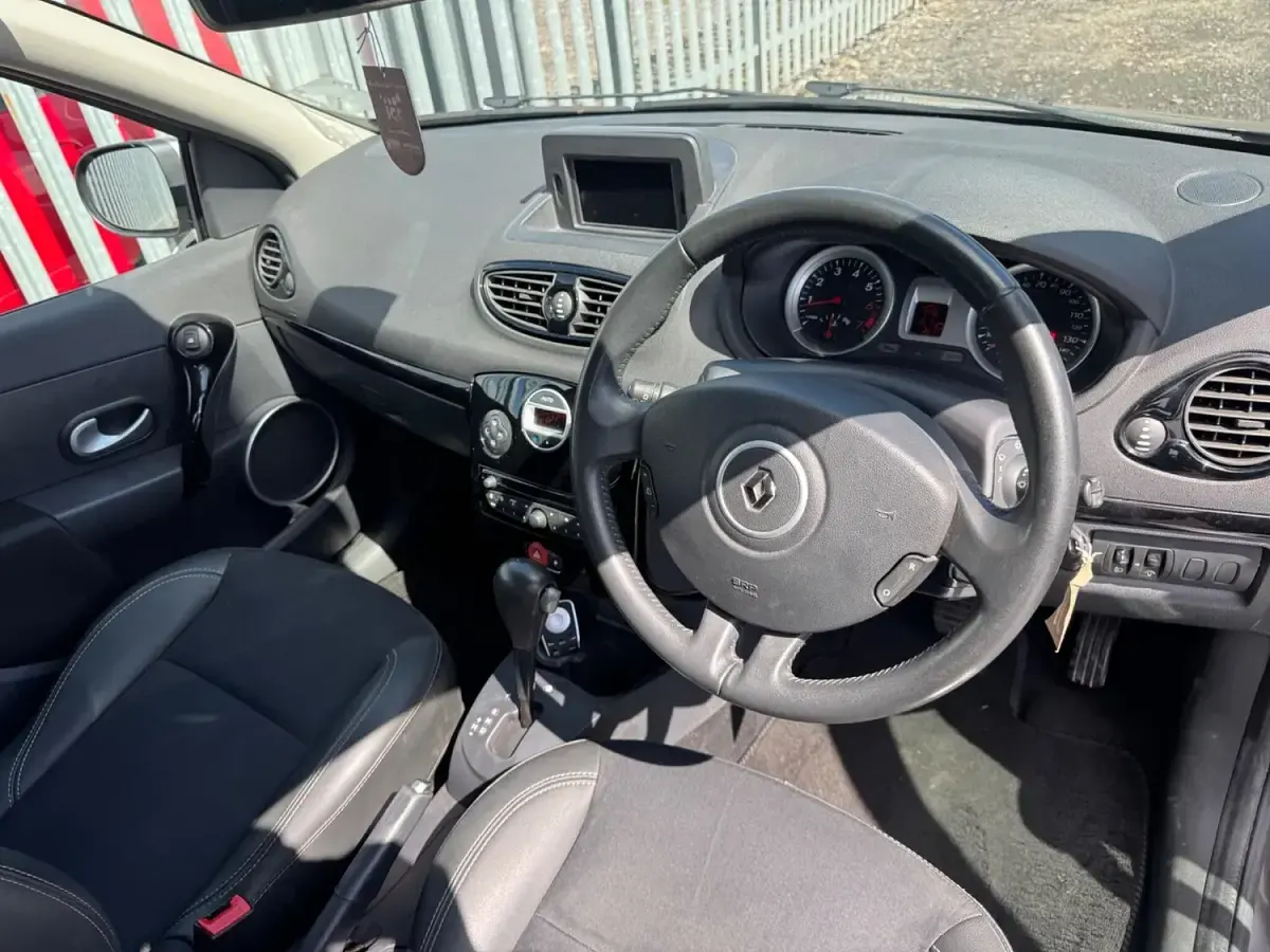 Used Renault Clio IV Dynamique 111 HP (81 kW) 2012 Grey Hatchback
