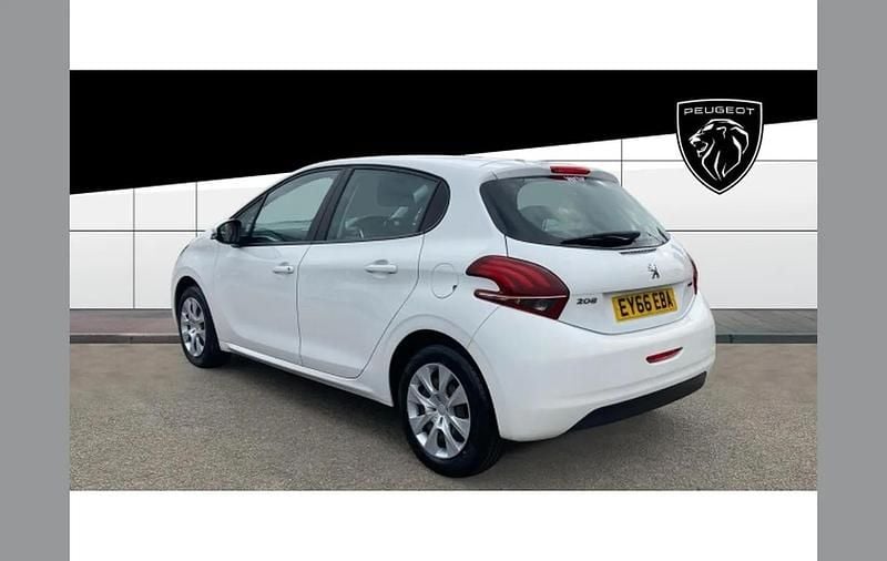 Used Peugeot 208 Access 68 HP (50 kW) 2016 White Hatchback