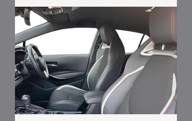 Used Toyota Corolla Sport 140 HP (102 kW) 2023 White Hatchback