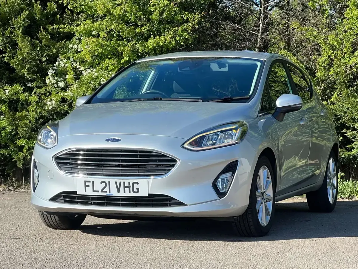 Używany Ford Fiesta Titanium 2021 Srebrny Hatchback