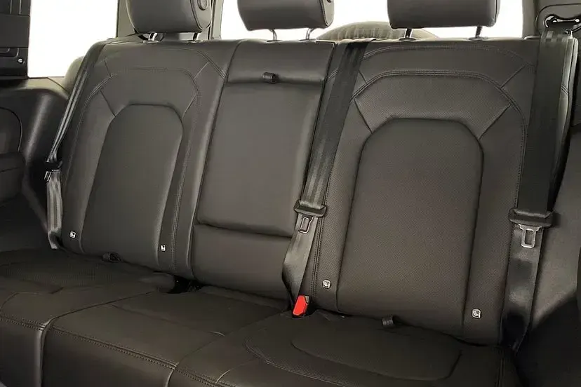 New Land Rover Defender SE Dynamic 246 HP (180 kW) 2026 Borasco grey SUV