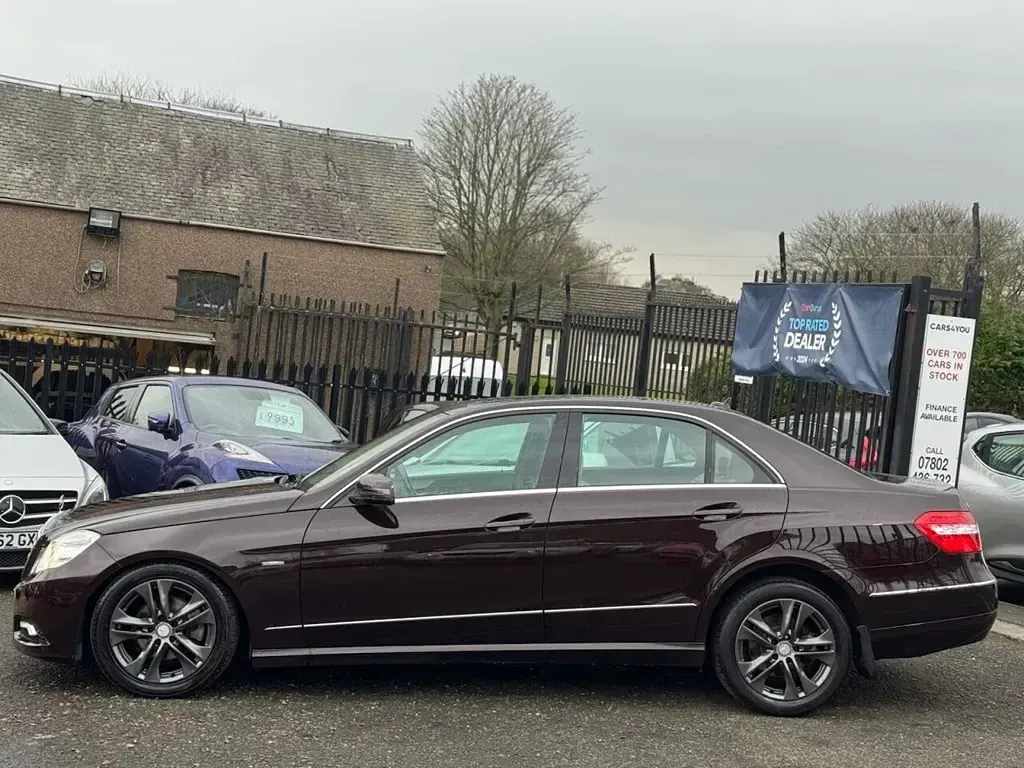 Begagnad Mercedes E220 Avantgarde 170 HK (125 kW) 2009 Vit Sedan