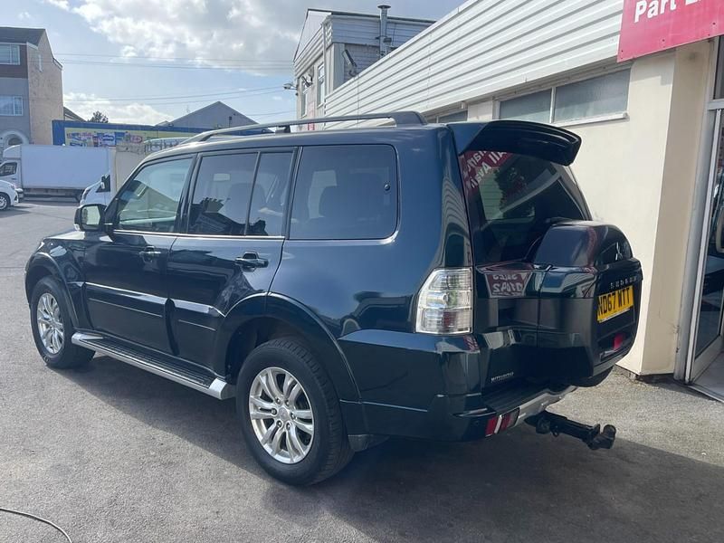 Used Mitsubishi Shogun 187 HP (137 kW) 2018 Green SUV