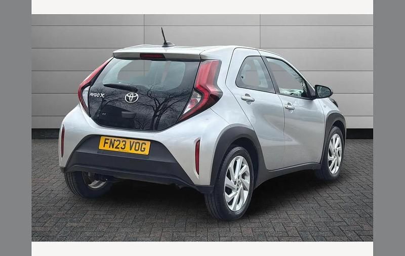 Used Toyota Aygo X PURE 72 HP (52 kW) 2023 Silver SUV