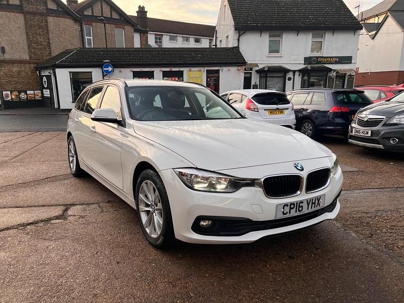White Used 2016 BMW 318 Estate | £9,295 (Fair price) - Image 1/4