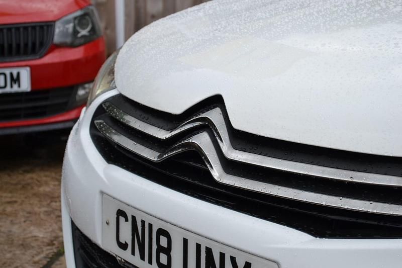 Used Citroën C4 PureTech 130 HP (95 kW) 2018 White Hatchback