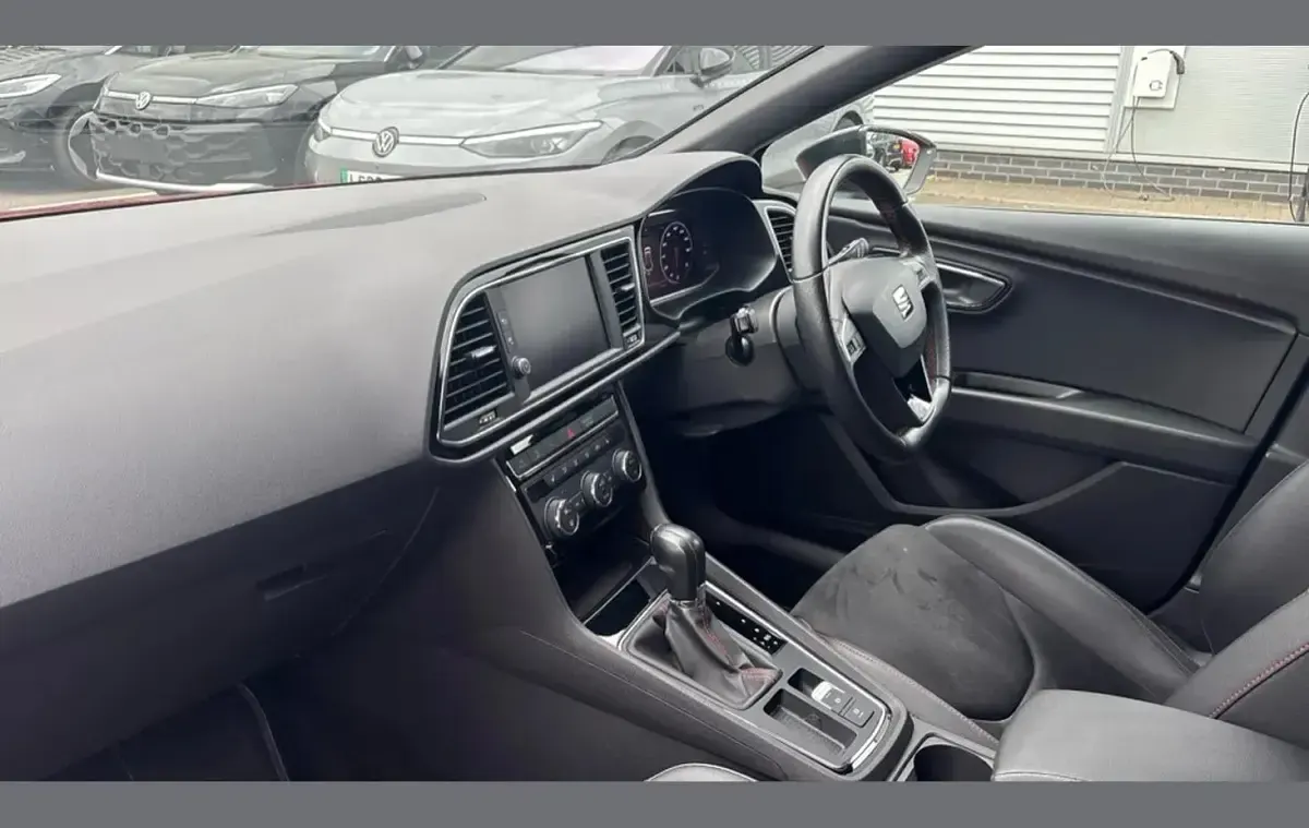 Used Seat Leon Black Edition 147 HP (108 kW) 2020 Red Estate