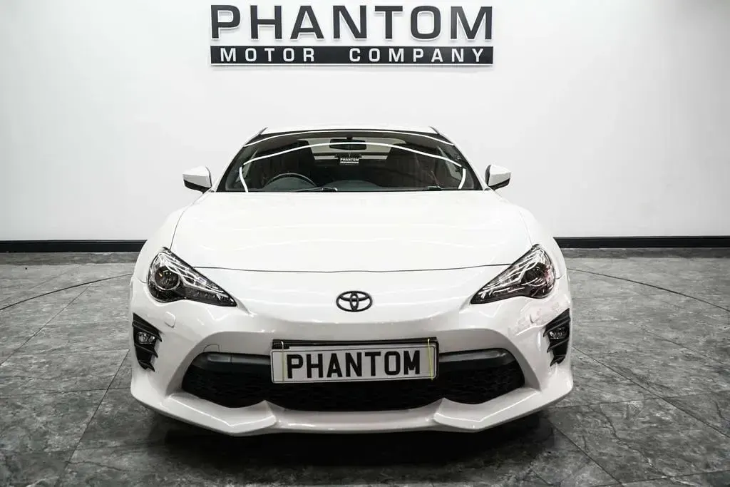 Used Toyota GT86 GT 200 HP (147 kW) 2016 White Coupe