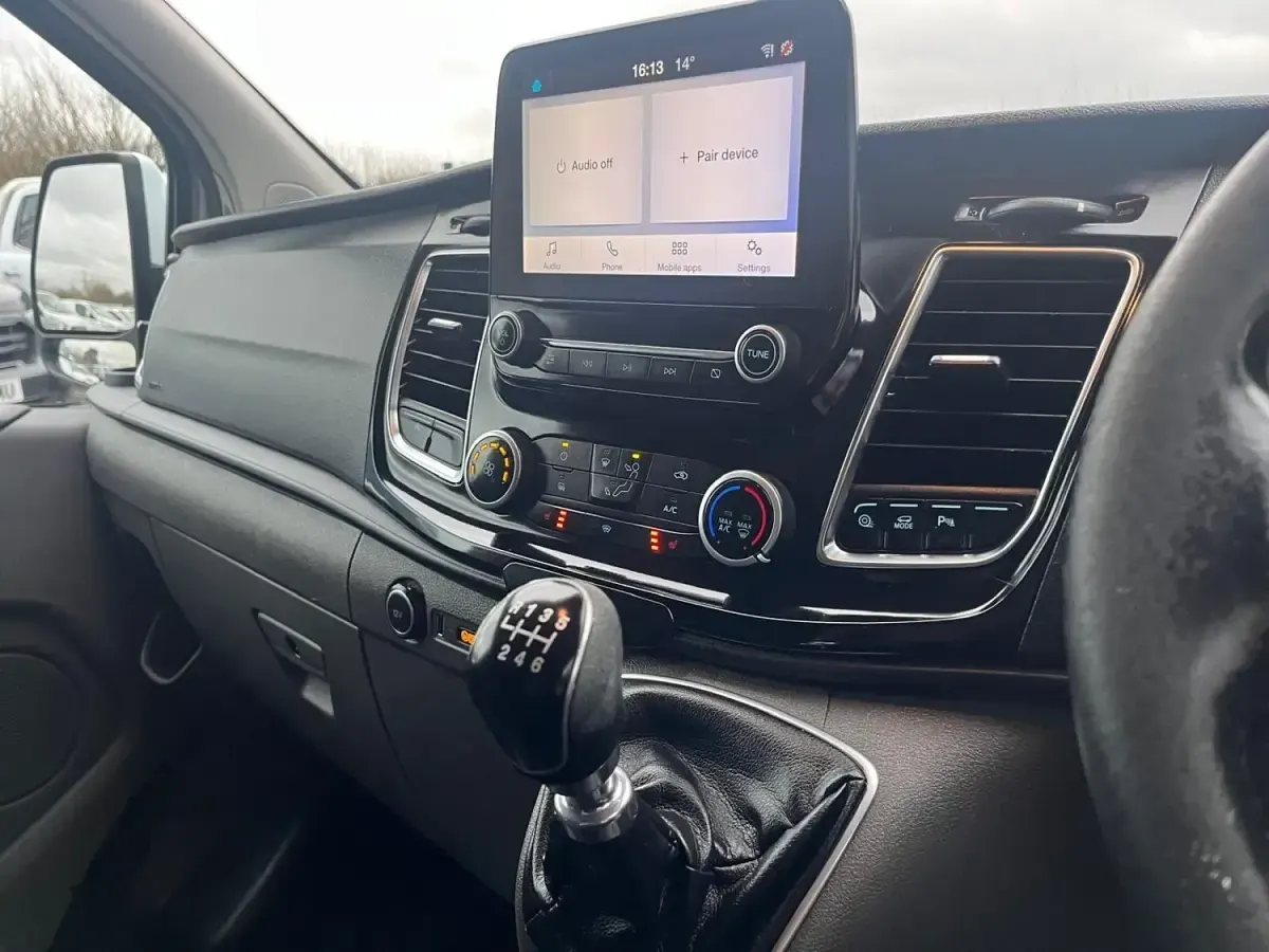 Begagnad Ford Transit Custom Limited 170 HK (125 kW) 2020 Vit Van
