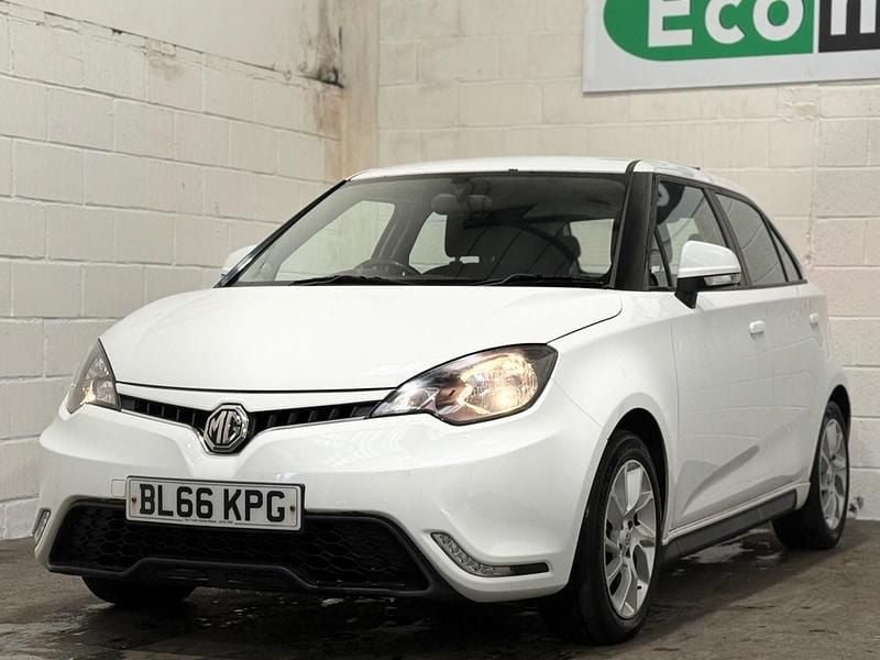 Used MG MG3 106 HP (77 kW) 2017 White Hatchback