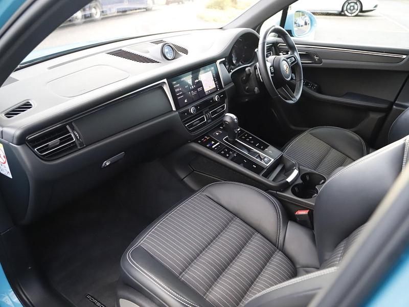 Used Porsche Macan 265 HP (194 kW) 2022 Blue SUV