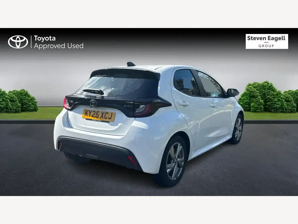 Used Toyota Yaris 116 HP (85 kW) 2025 White Hatchback