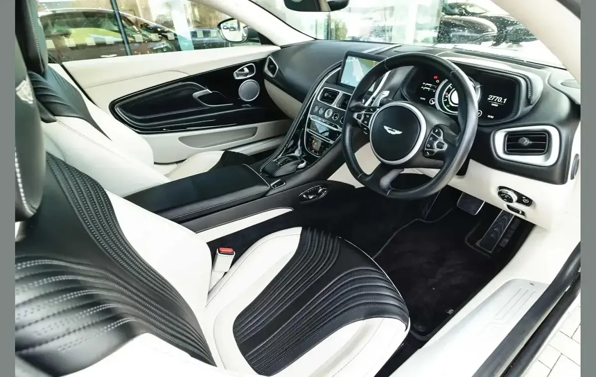 Used Aston Martin DB11 502 HP (369 kW) 2018 Black Coupe