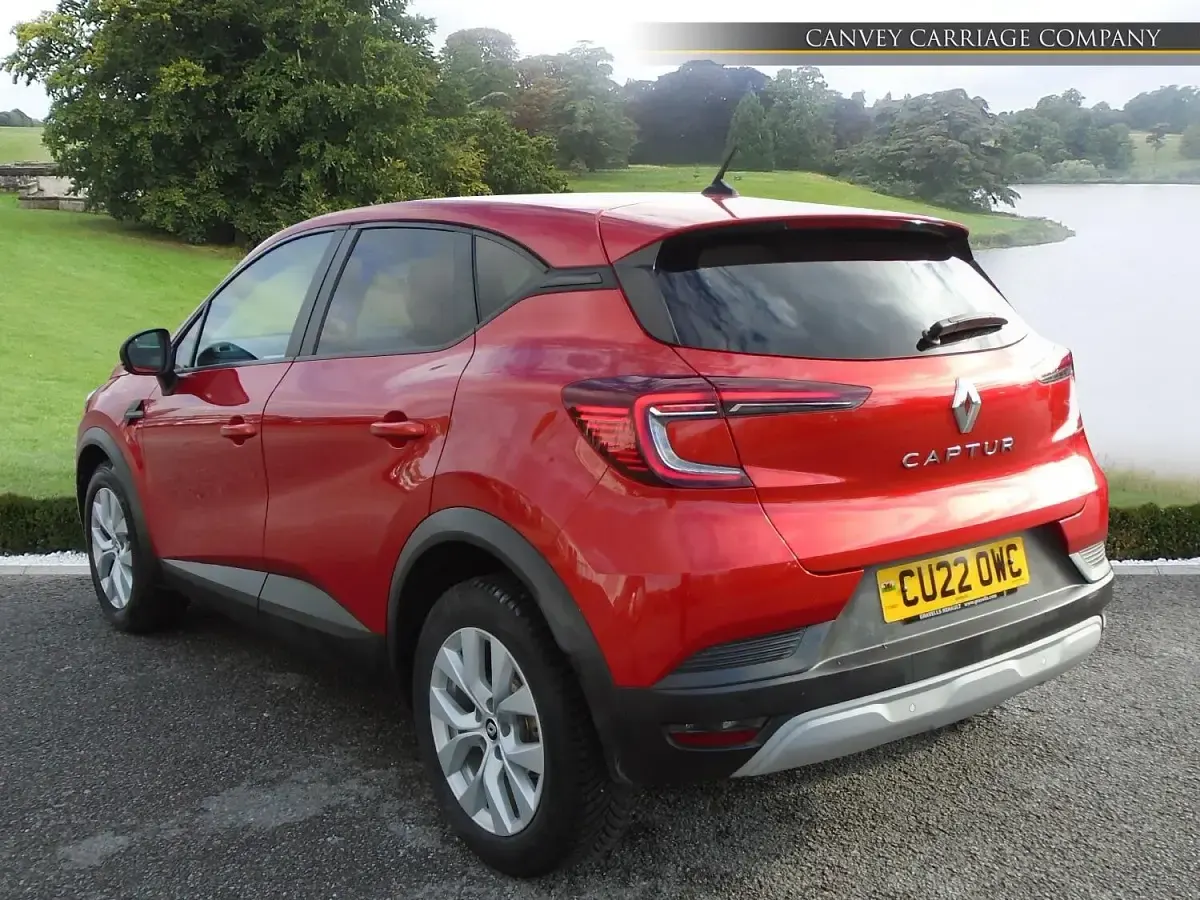 Used Renault Captur Iconic 89 HP (65 kW) 2022 Red SUV