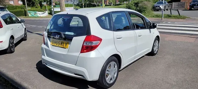 Used Honda Jazz SE 90 HP (66 kW) 2015 White Hatchback