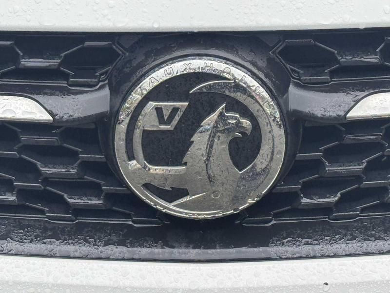 Used Vauxhall Corsa Edition 99 HP (72 kW) 2022 White Hatchback