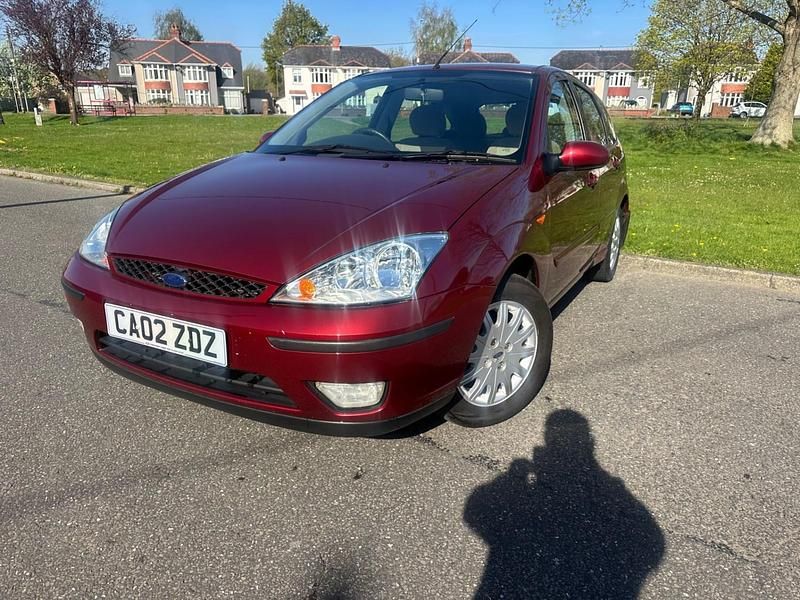 Used Ford Focus Ghia 99 HP (72 kW) 2002 Red Hatchback