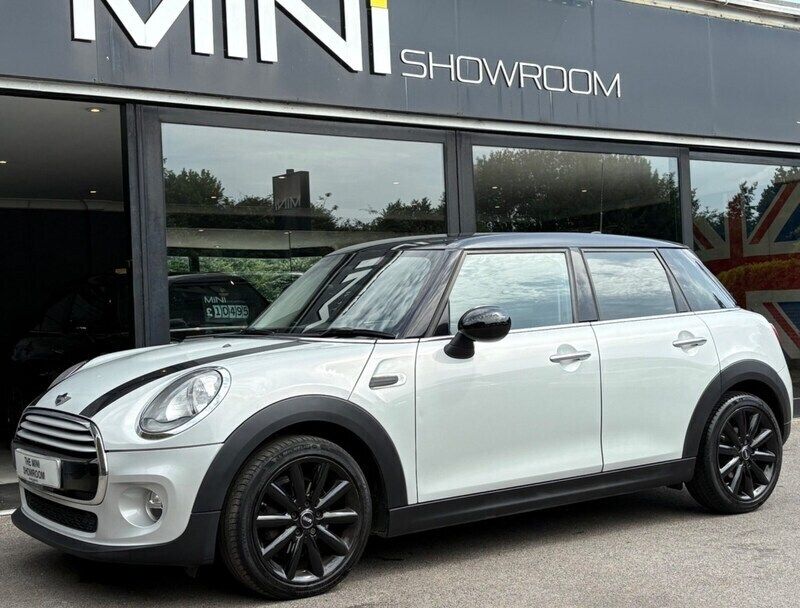 Silver Used 2015 Mini Cooper Hatch Hatchback | £9,295 (Fair price) - Image 1/4