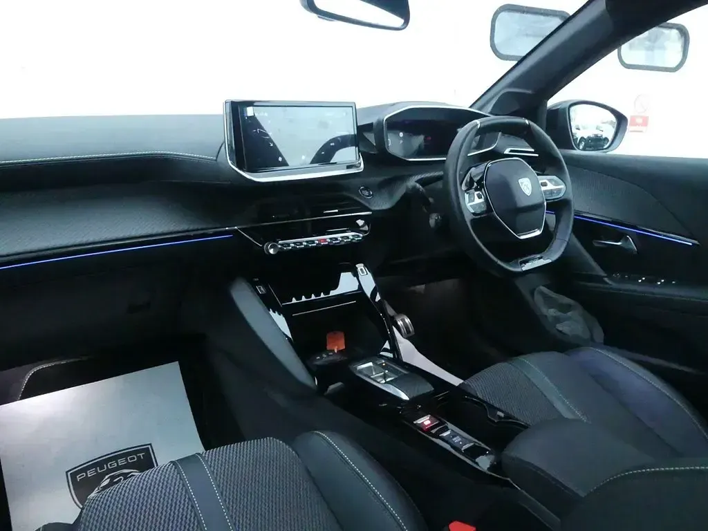 Second-hand Peugeot e-208 GT 114 kW (156 CP) 2025 Roșu Hatchback