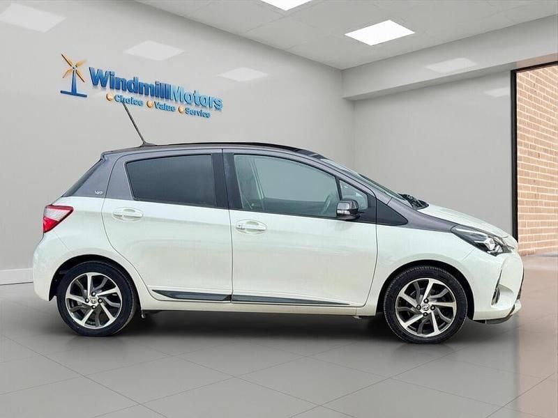 Used Toyota Yaris 2019 White/black Hatchback