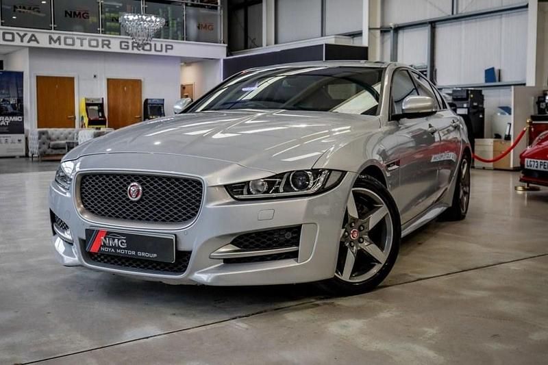 Begagnad Jaguar XE R-Sport 180 HK (132 kW) 2017 Silver Sedan