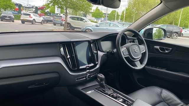 Used Volvo XC60 Momentum 190 HP (139 kW) 2020 Black SUV