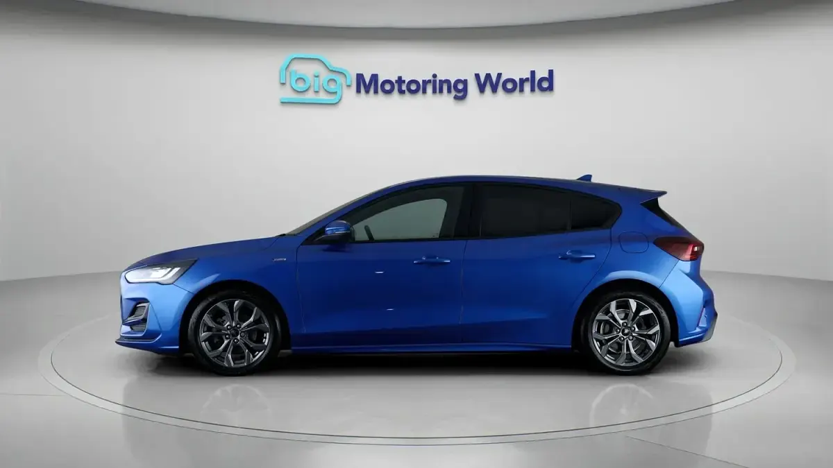 Used Ford Focus ST-Line 125 HP (91 kW) 2024 Blue Hatchback