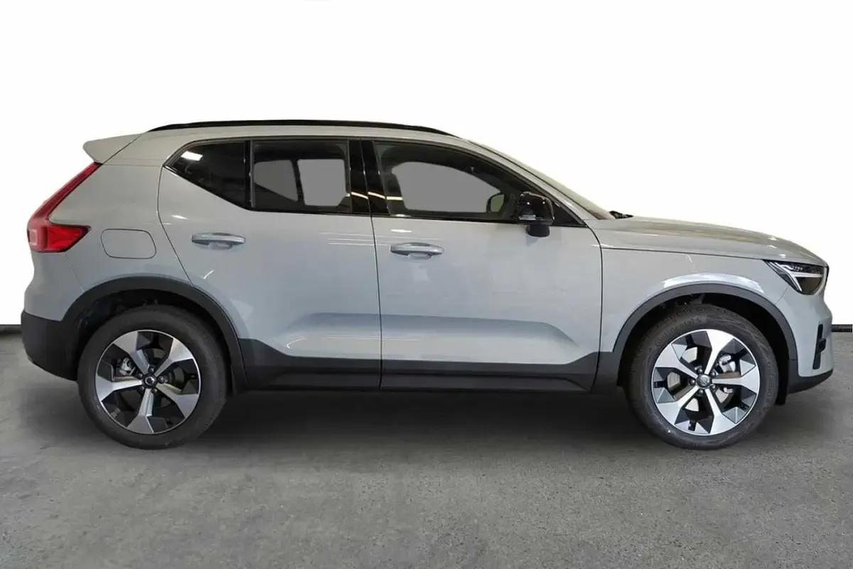 New Volvo XC40 Plus 163 HP (119 kW) 2027 SUV