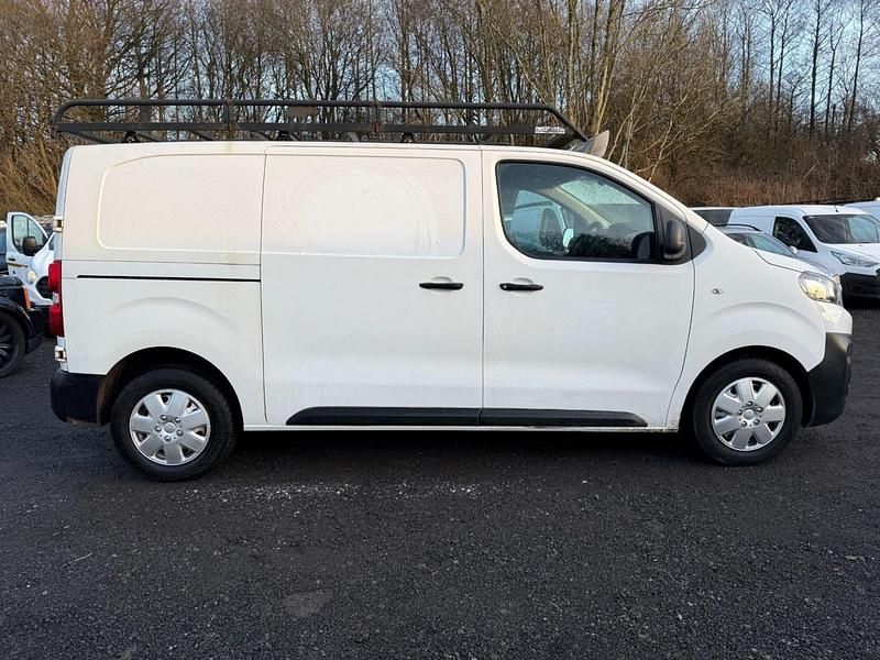 Used Citroën Dispatch 120 HP (88 kW) 2019 White MPV