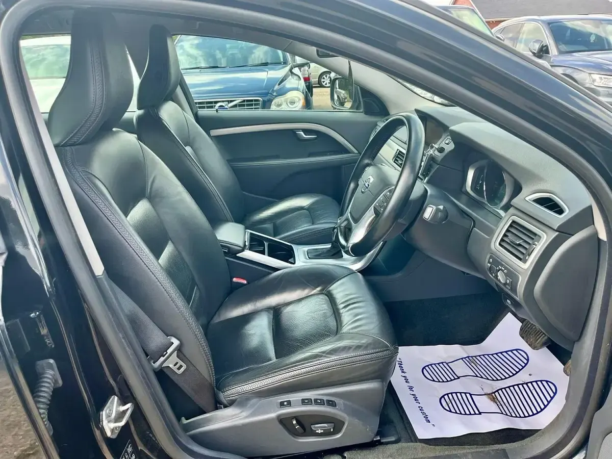 Used Volvo XC70 SE Lux 181 HP (133 kW) 2014 Black Estate