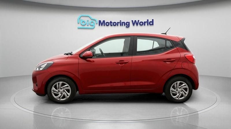 Used Hyundai i10 SE 67 HP (49 kW) 2022 Red Hatchback