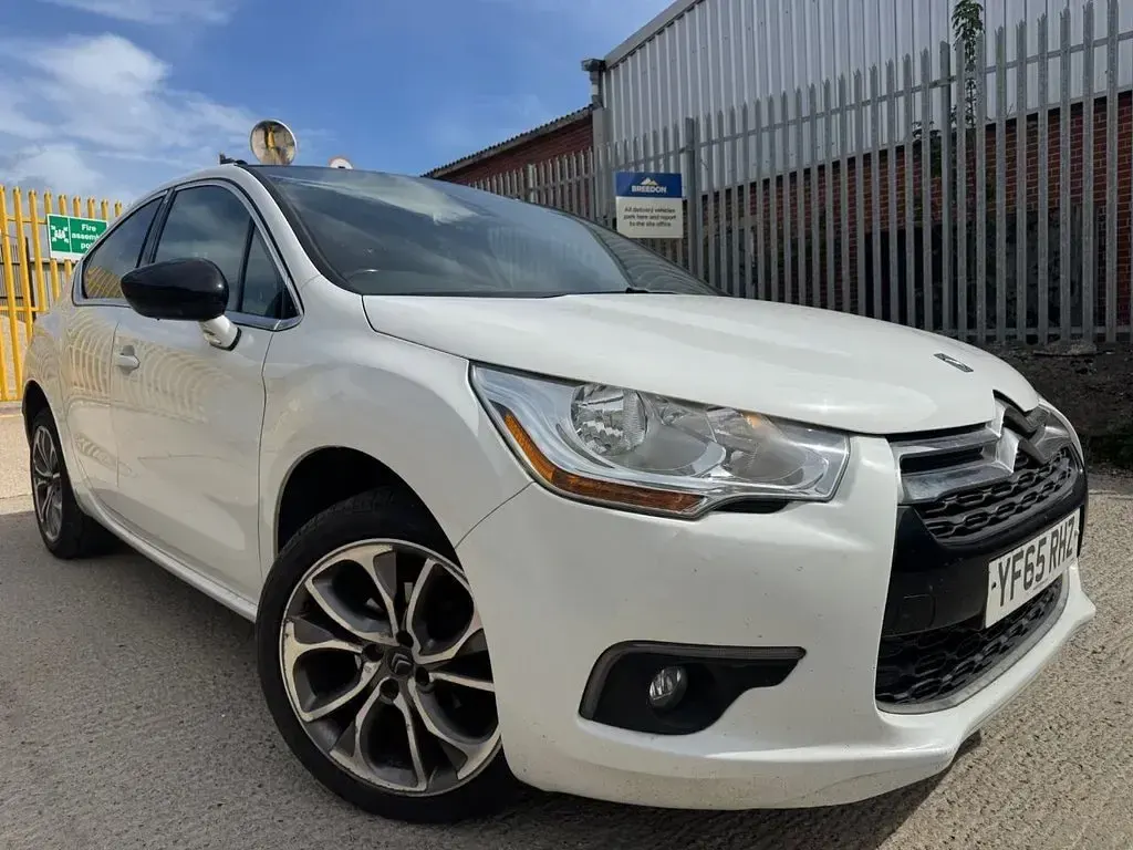 Used Citroën DS4 2015 White Hatchback