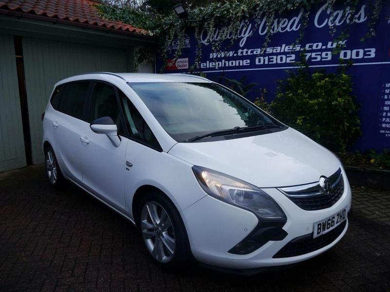 White Used 2016 Vauxhall Zafira SRi MPV | £5,495 (Fair price) - Image 1/4