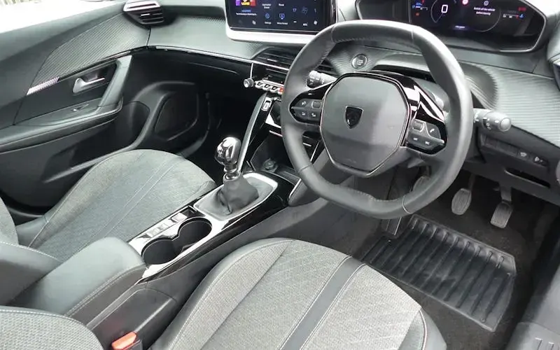 Used Peugeot 2008 Allure 131 HP (96 kW) 2025 Red SUV