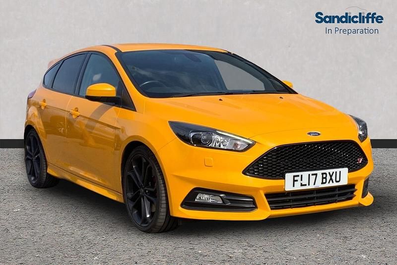 Used Ford Focus ST 250 HP (183 kW) 2017 Tangerine scream (exclusive colour) Hatchback