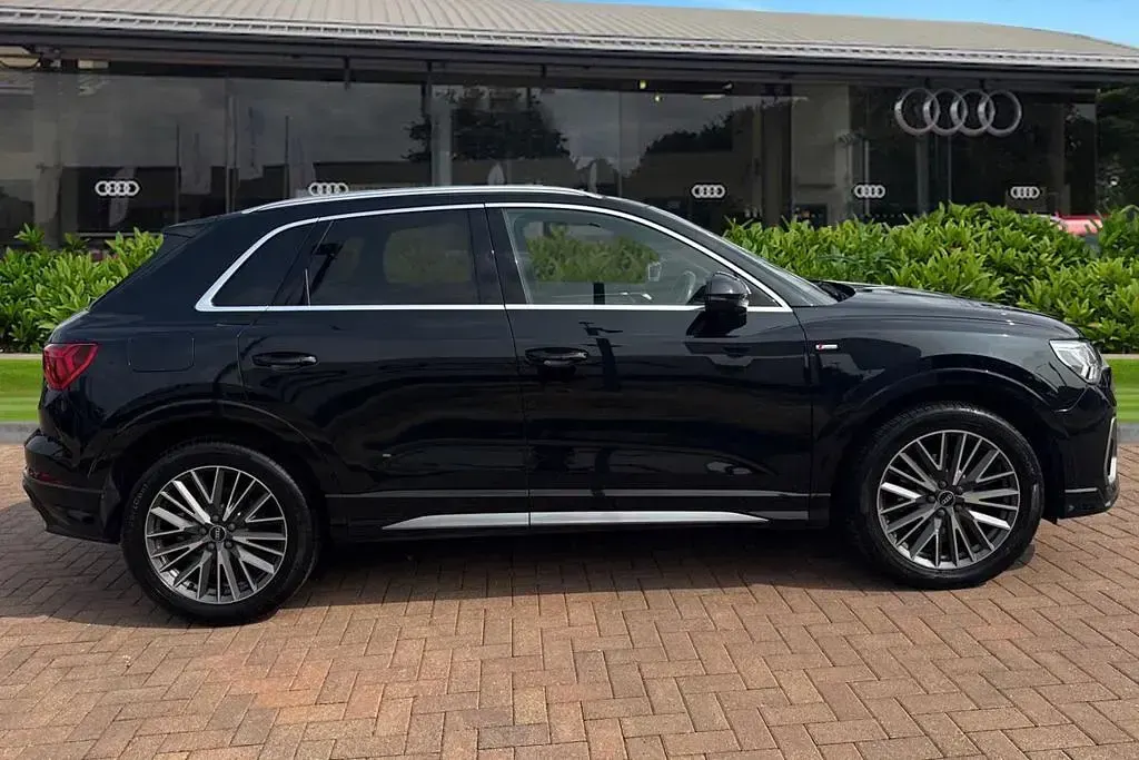 Used Audi Q3 S-Line 147 HP (108 kW) 2022 Black SUV