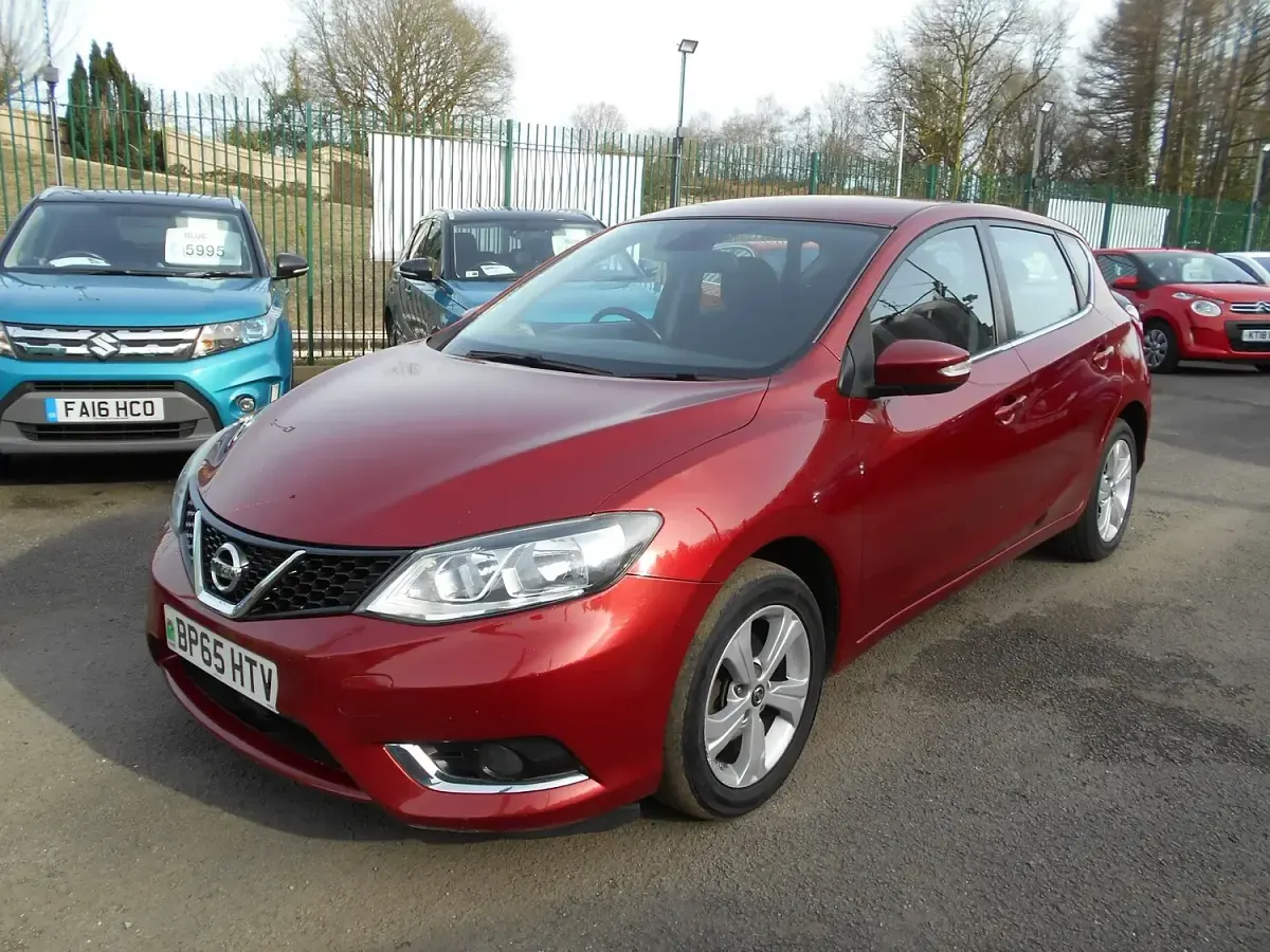 Used Nissan Pulsar Acenta 110 HP (80 kW) 2015 Red Hatchback