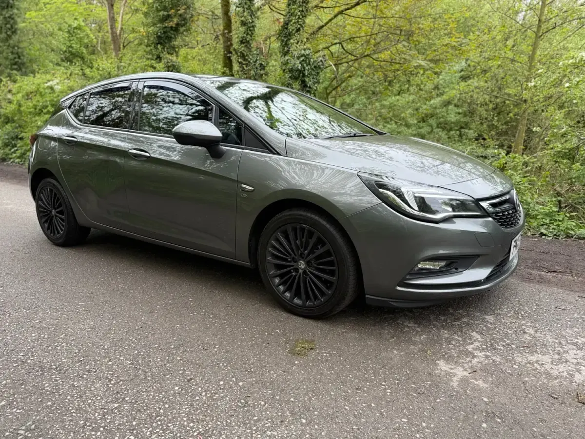 Używany Vauxhall Astra Elite 150 KM (110 kW) 2017 Szary Hatchback