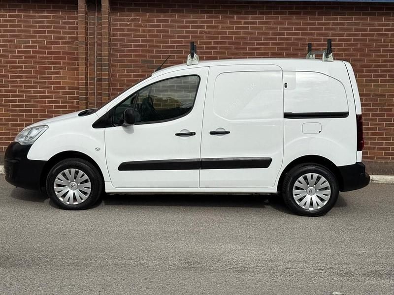 Usado Citroën Berlingo 100 CV (73 kW) 2017 Blanco Monovolumen