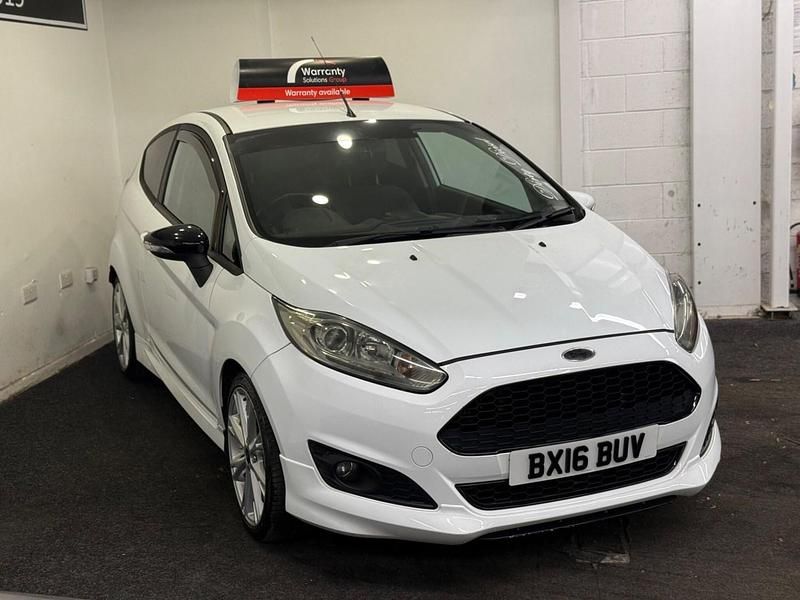 Used Ford Fiesta Zetec 95 HP (69 kW) 2016 White Hatchback