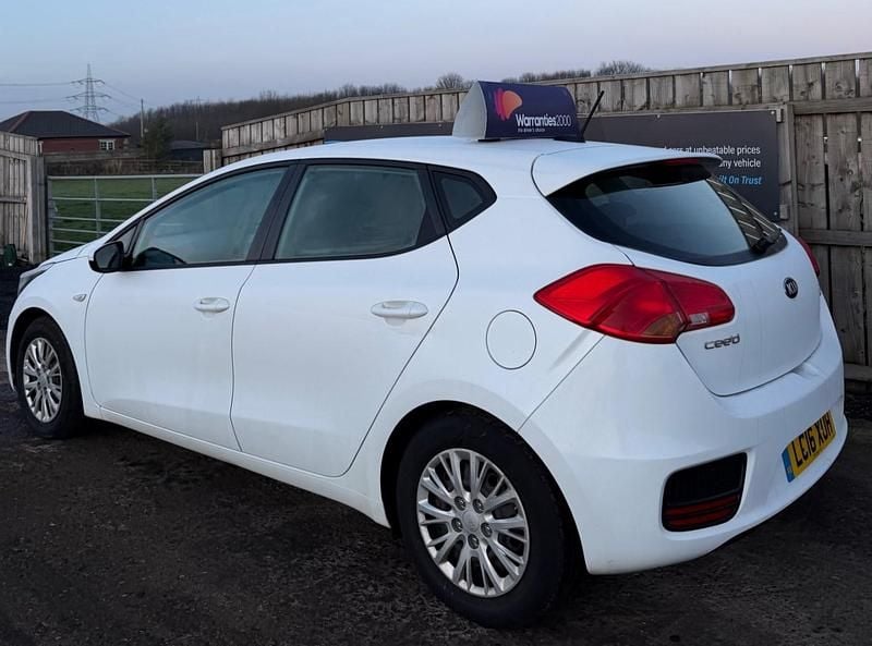 Used Kia Ceed 2016 White Hatchback