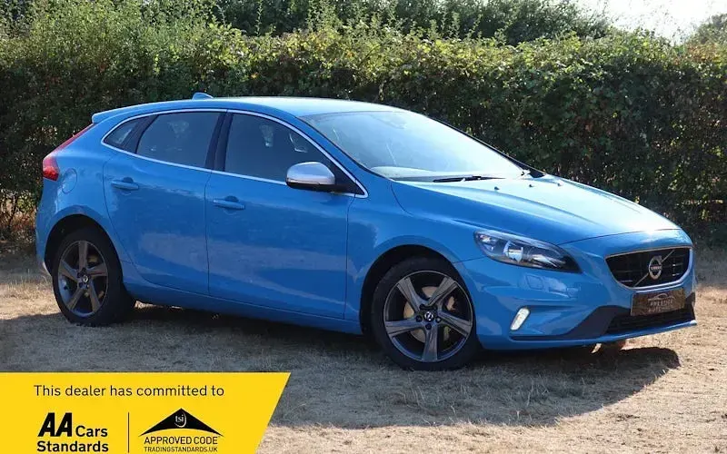 Used Volvo V40 R-Design 122 HP (89 kW) 2019 Hatchback