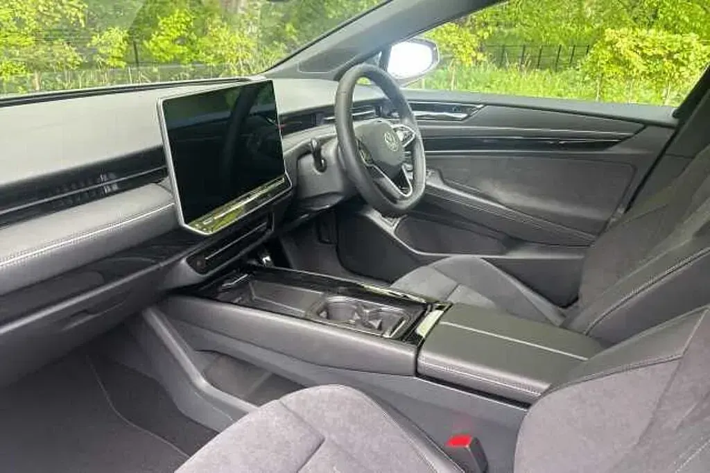 Nouă VW ID.7 210 kW (286 CP) 2025