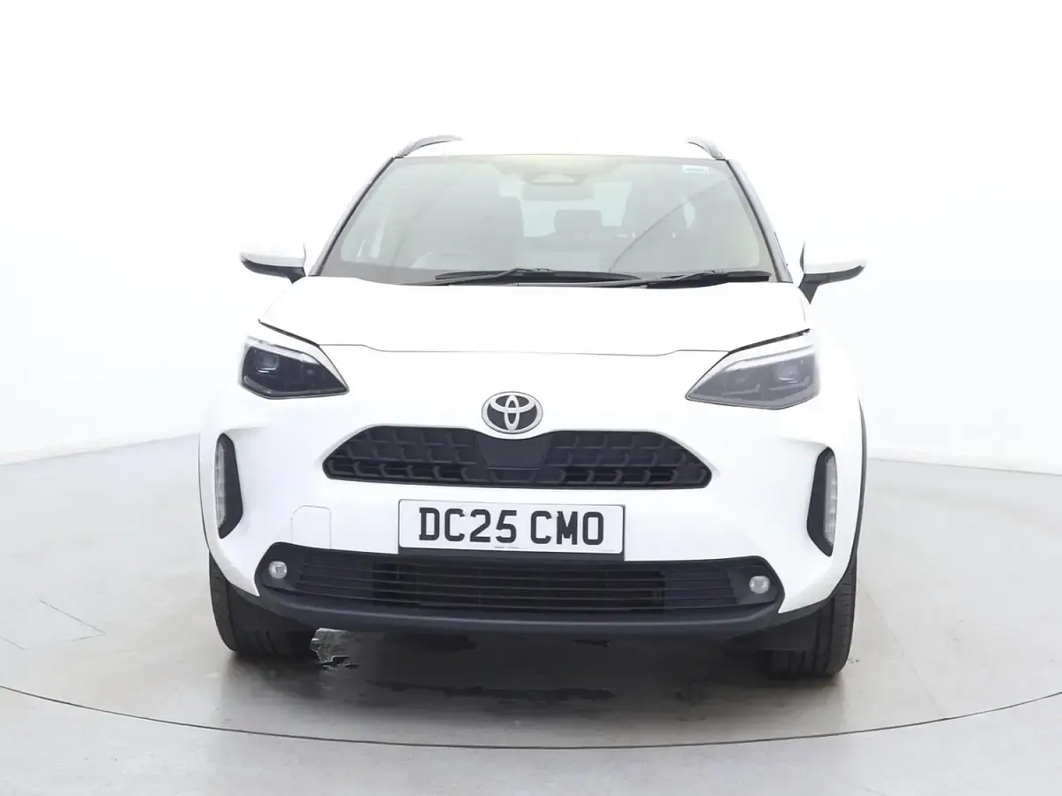 Used Toyota Yaris Design 2025 White Hatchback