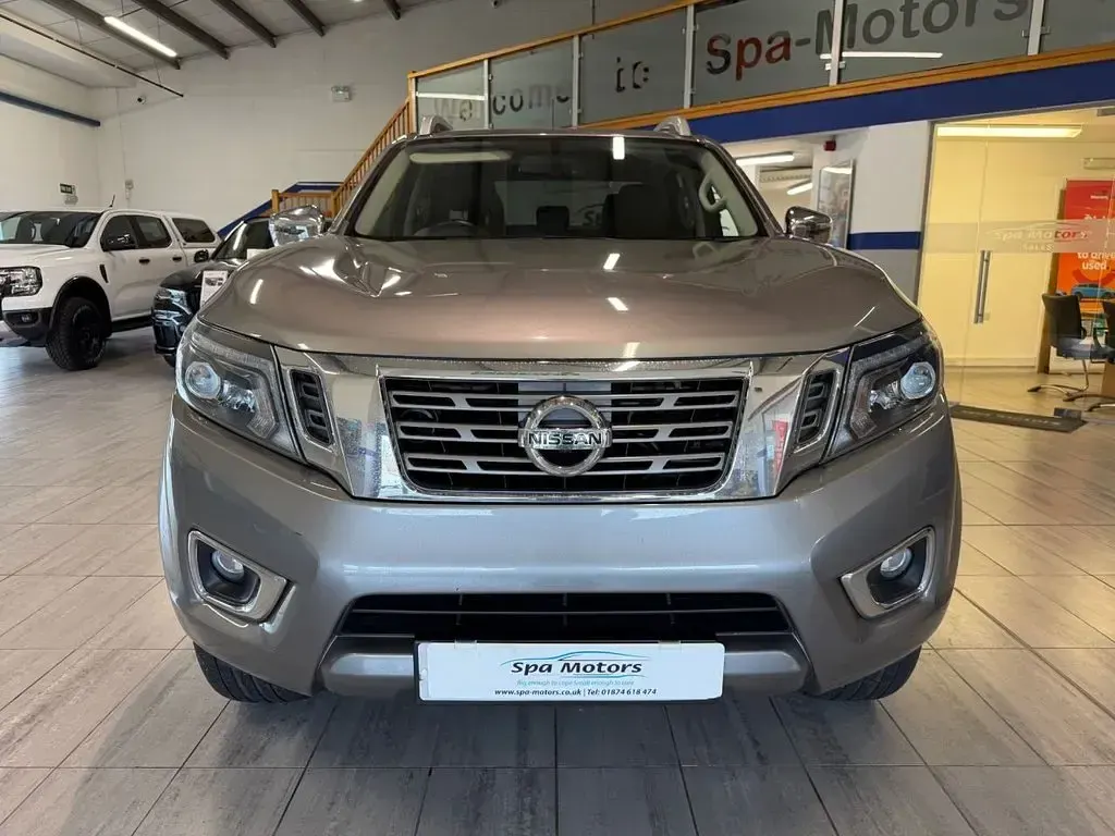 Used Nissan Navara Tekna 190 HP (139 kW) 2021 Grey Pickup