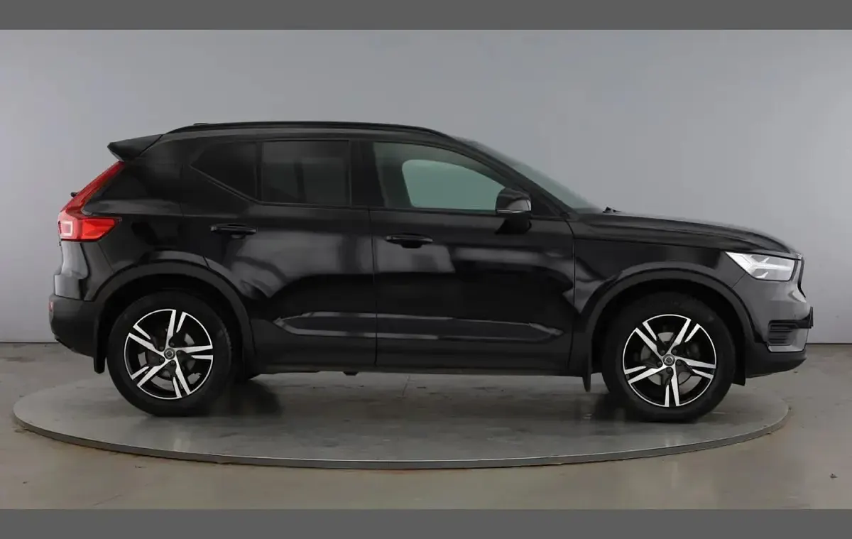 Used Volvo XC40 R-Design 163 HP (119 kW) 2021 Black SUV