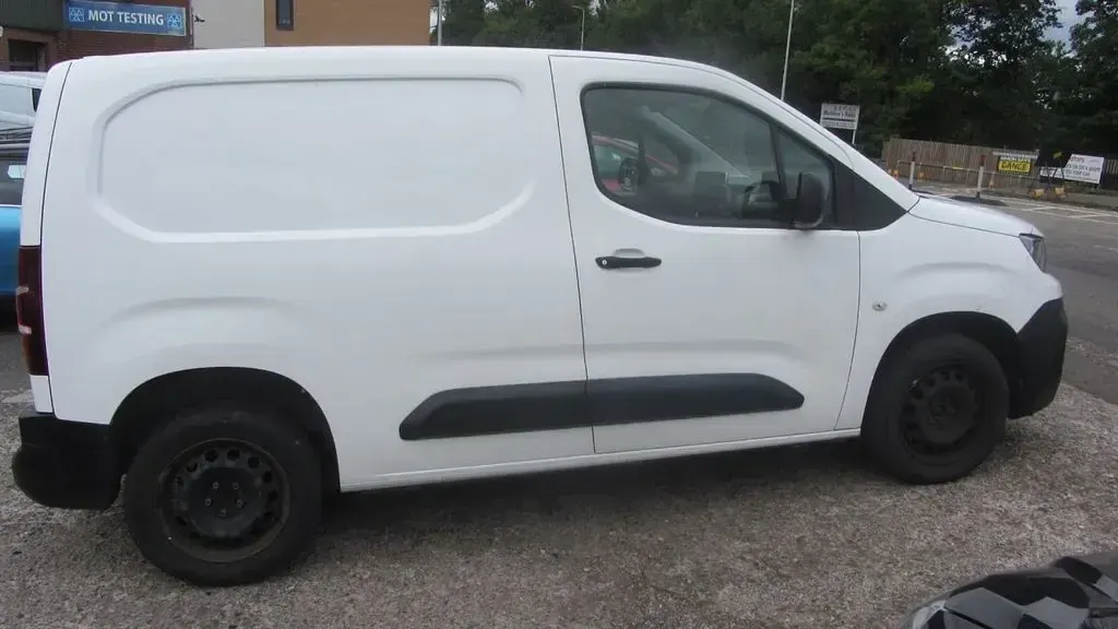 Used Peugeot Partner 131 HP (96 kW) 2021 White MPV