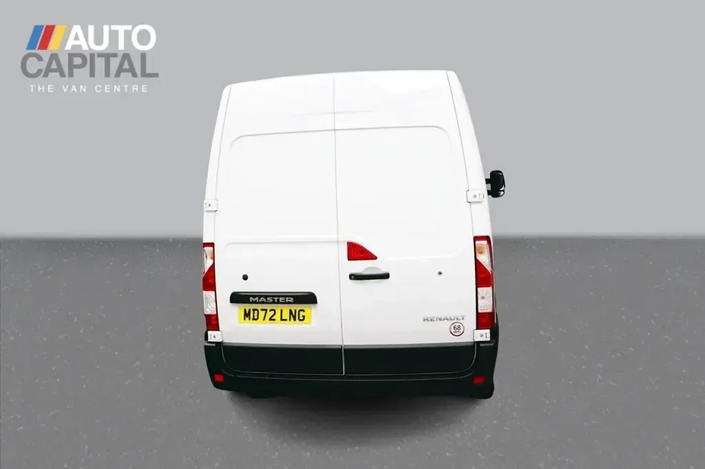 Used Renault Master Business 135 HP (99 kW) 2022 White MPV